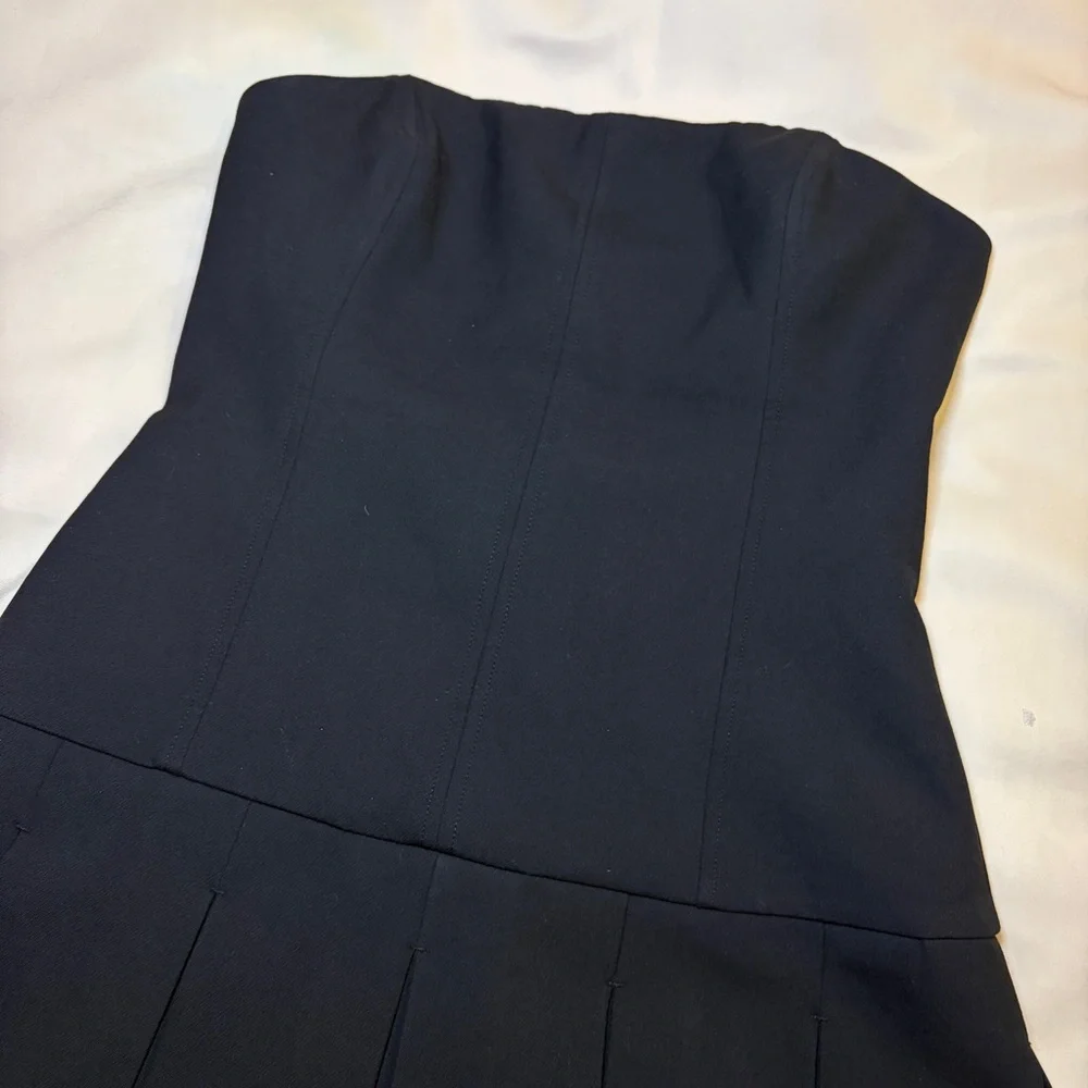 Aritzia- Wilfred Polished Dress Size 8 in Heather Black Strapless Mini Pleated